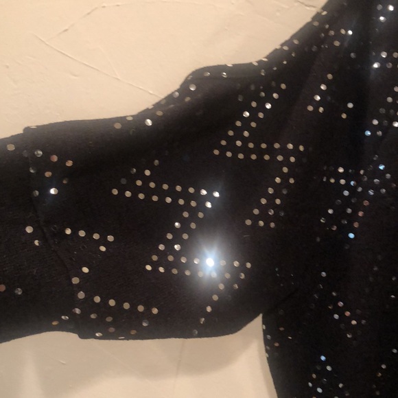 Cold shoulder metallic pattern sweater - Picture 2 of 6